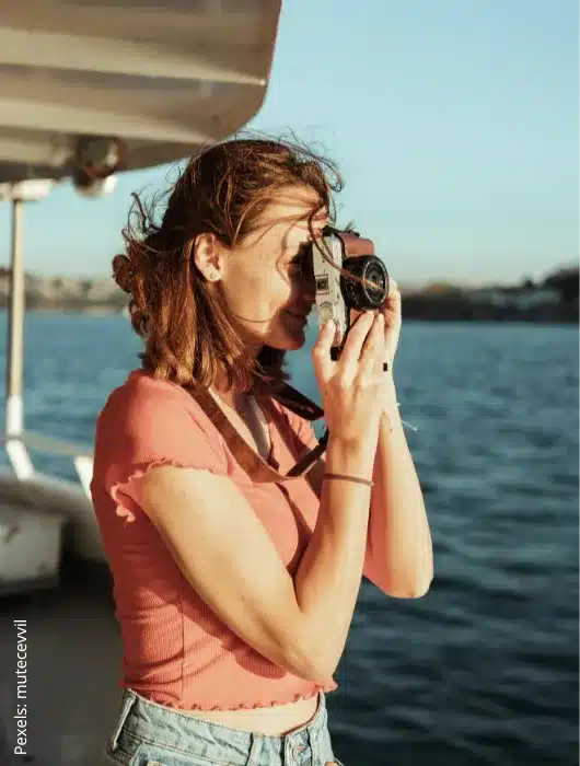 Wenn du das Bild fotografiert hast, brauchst du dich logischerweise nicht mit einem Fotocredit nennen